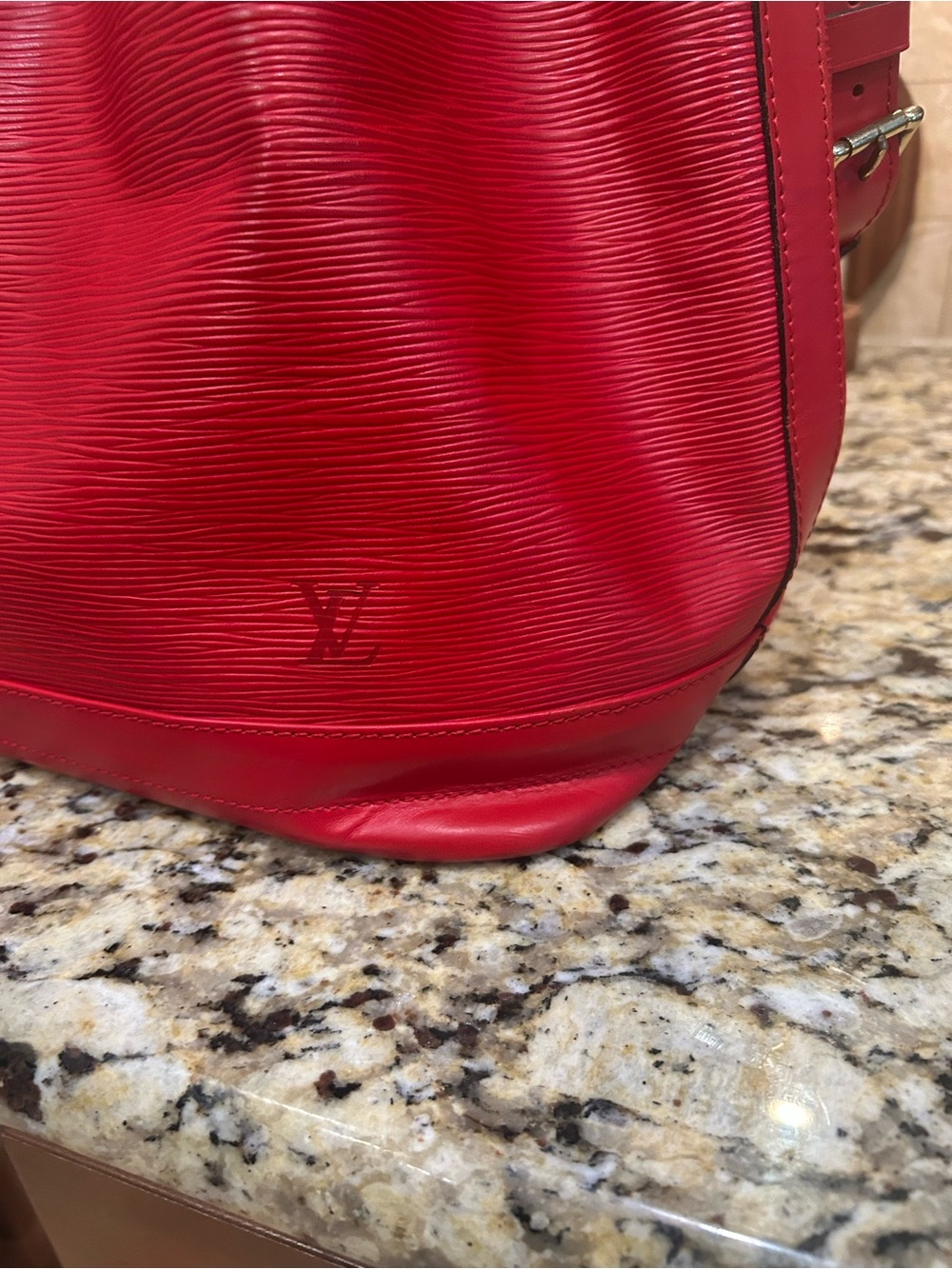 Louis Vuitton Women's Red Epi Noe GM Large Leather Shoulder Bucket Bag COA - Picture 4 of 16